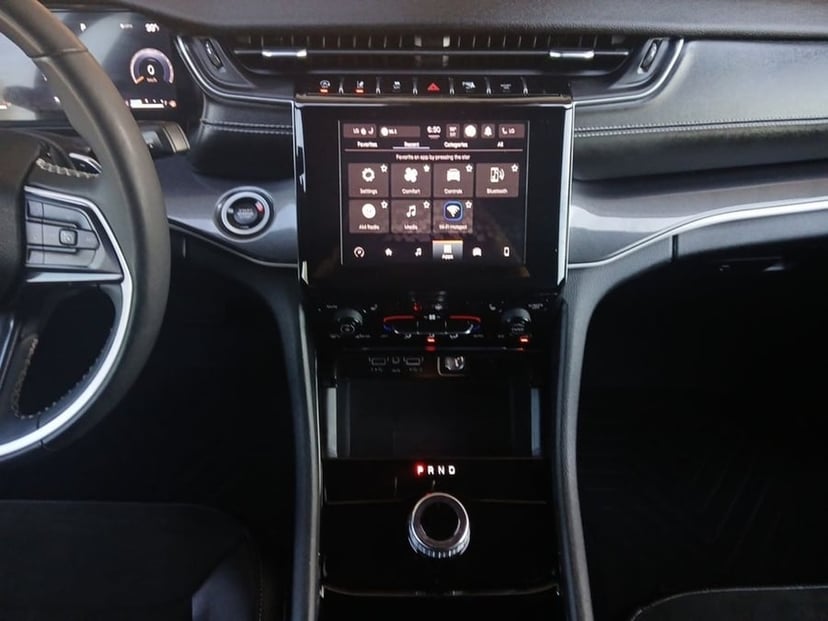 2023 Jeep Grand Cherokee L - Image 3