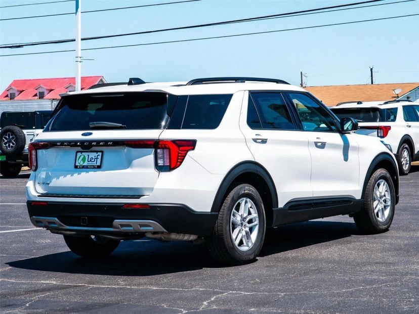 2026 Ford Explorer - Image 3