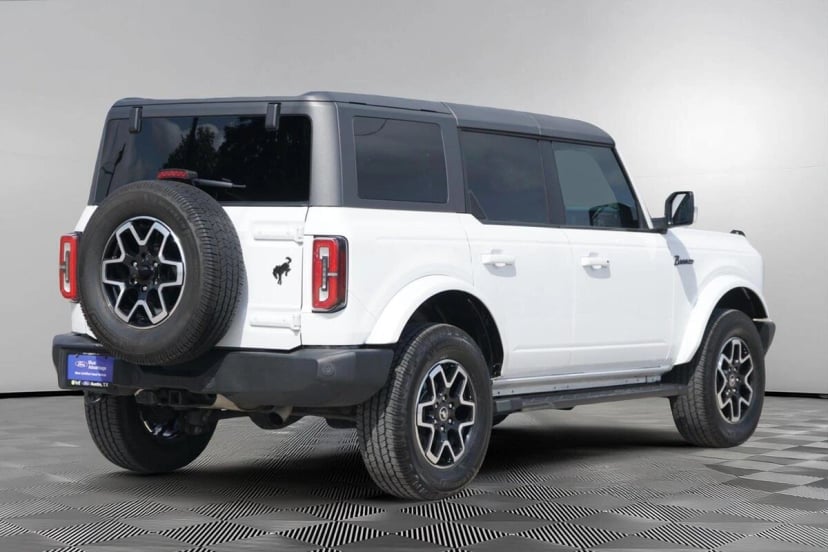 2023 Ford Bronco - Image 2