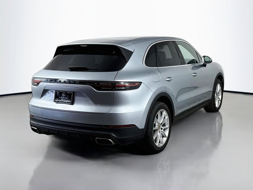 2023 Porsche Cayenne - Image 3