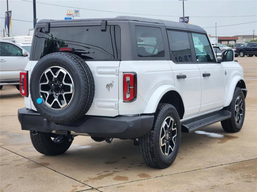 2026 Ford Bronco - Image 2