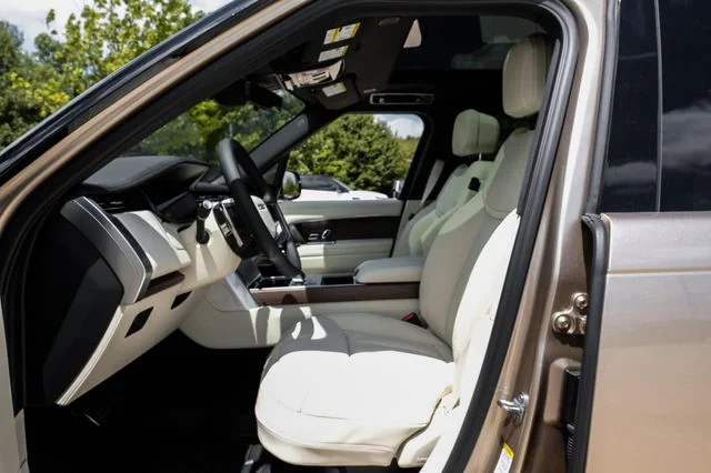 2026 Land Rover Range Rover - Image 3