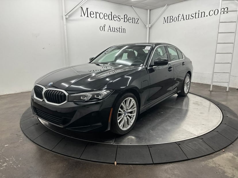 2024 BMW 330e - Image 3