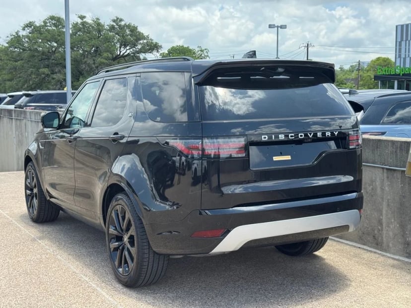 2026 Land Rover Discovery - Image 3