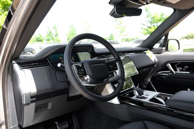 2026 Land Rover Range Rover - Image 3