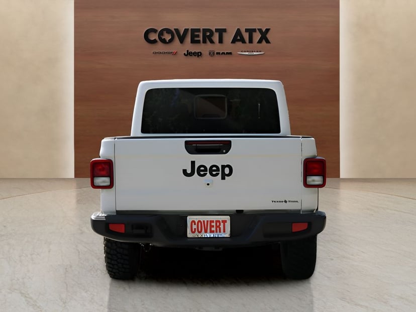 2026 Jeep Gladiator - Image 2