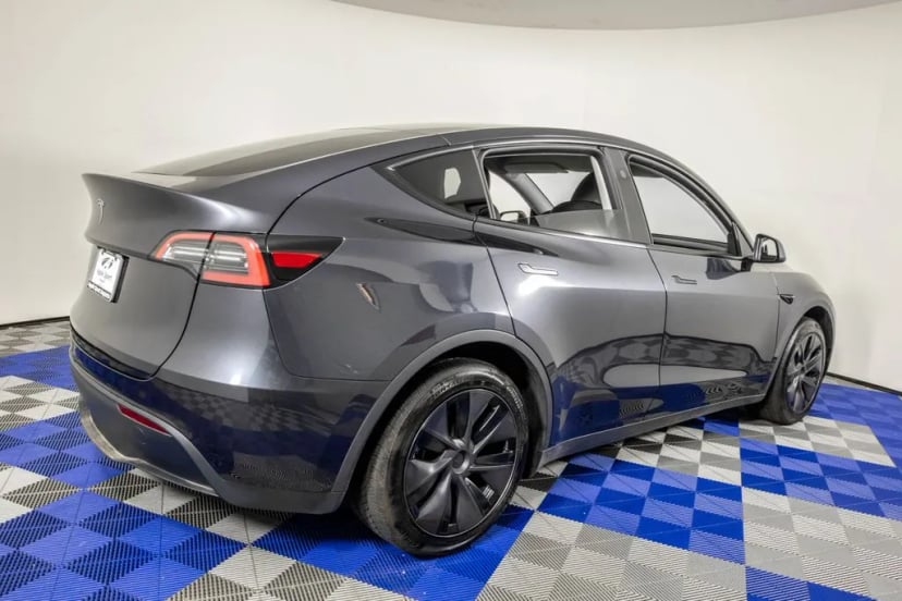 2025 Tesla Model Y - Image 3