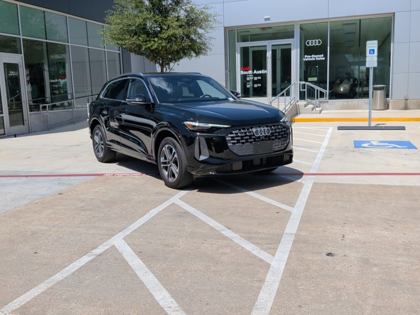 2025 Audi Q5 - Image 1