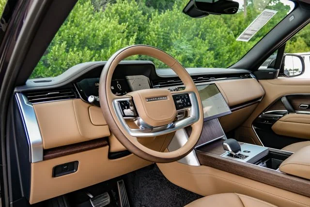 2026 Land Rover Range Rover - Image 3