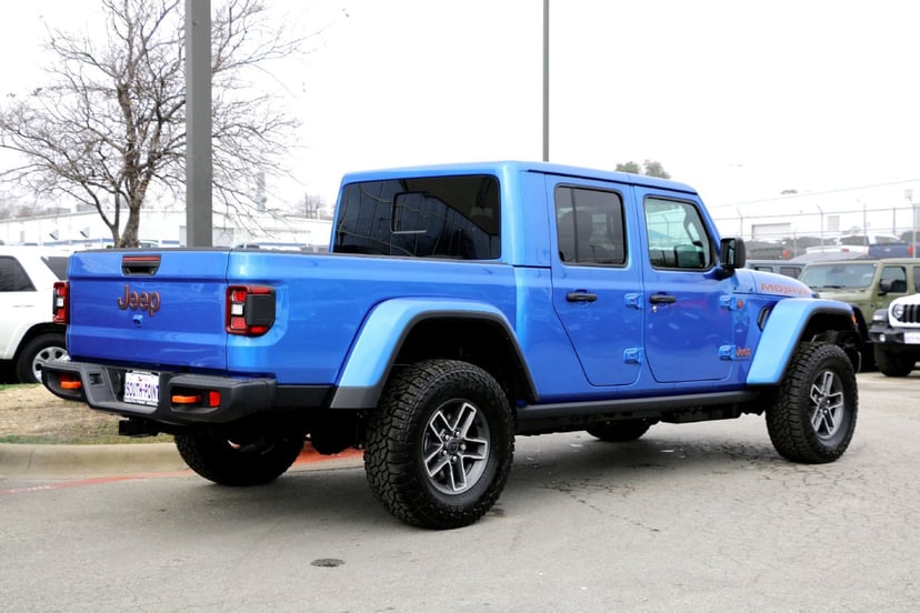 2026 Jeep Gladiator - Image 2