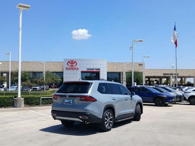 2026 Toyota Grand Highlander - Image 3