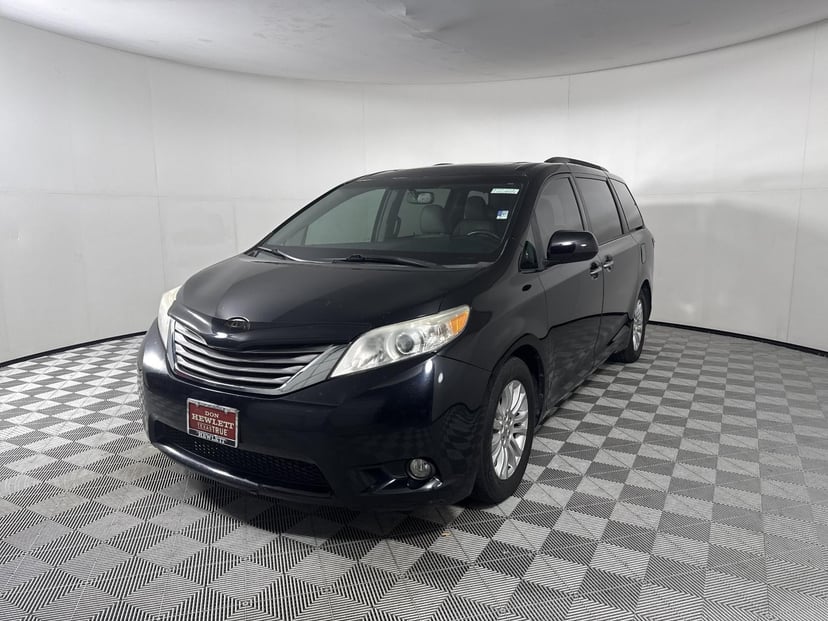 2015 Toyota Sienna - Image 1