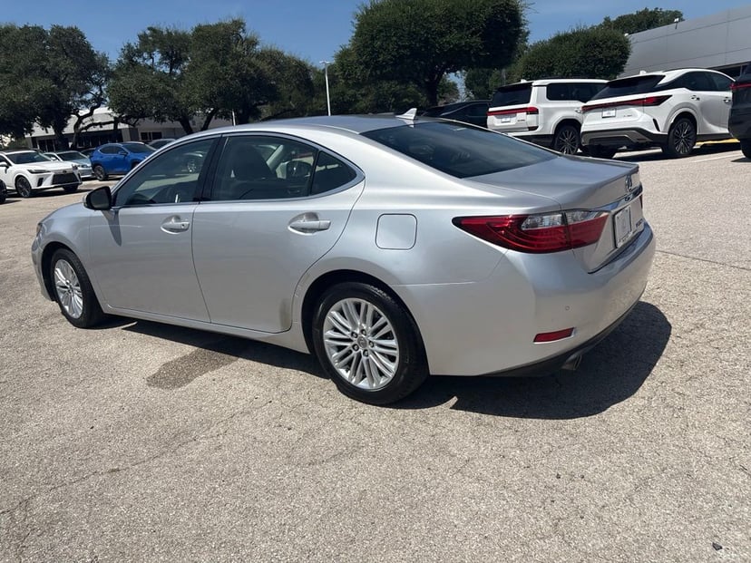 2013 Lexus ES - Image 2