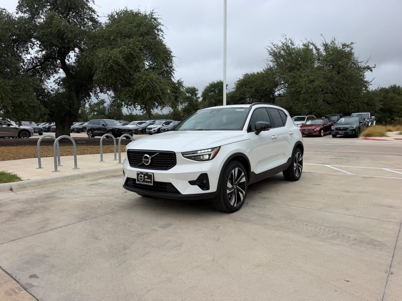 2026 Volvo XC40 - Image 1
