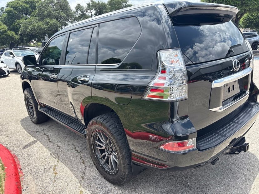 2023 Lexus GX - Image 3