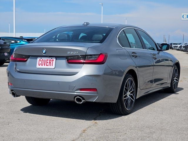 2024 BMW 330i - Image 3