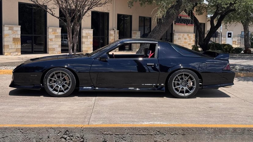 1992 Chevrolet Camaro - Image 3