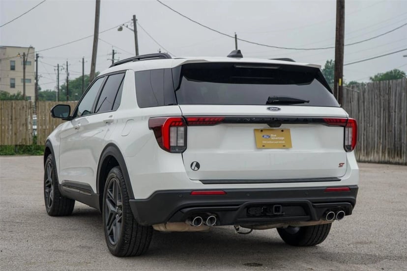 2025 Ford Explorer - Image 3