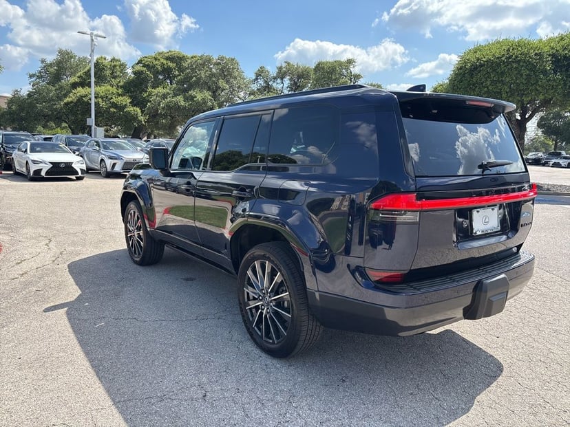 2025 Lexus GX - Image 3