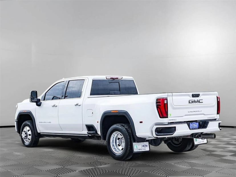 2025 GMC Sierra 3500 HD - Image 3