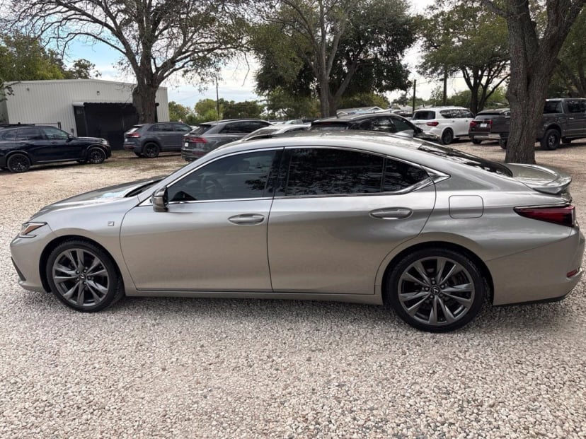 2021 Lexus ES - Image 1