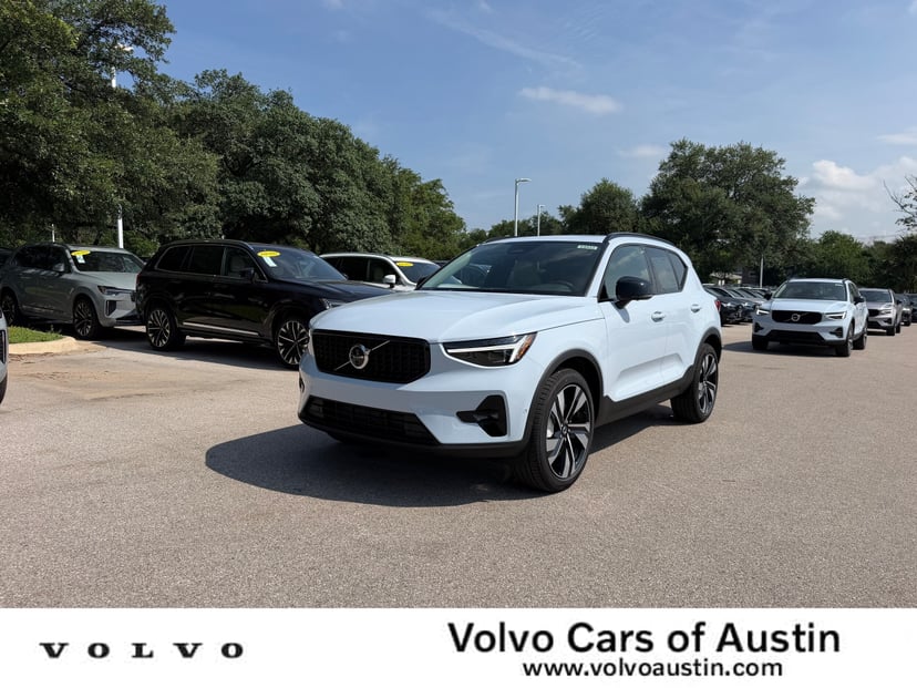 2026 Volvo XC40 - Image 2