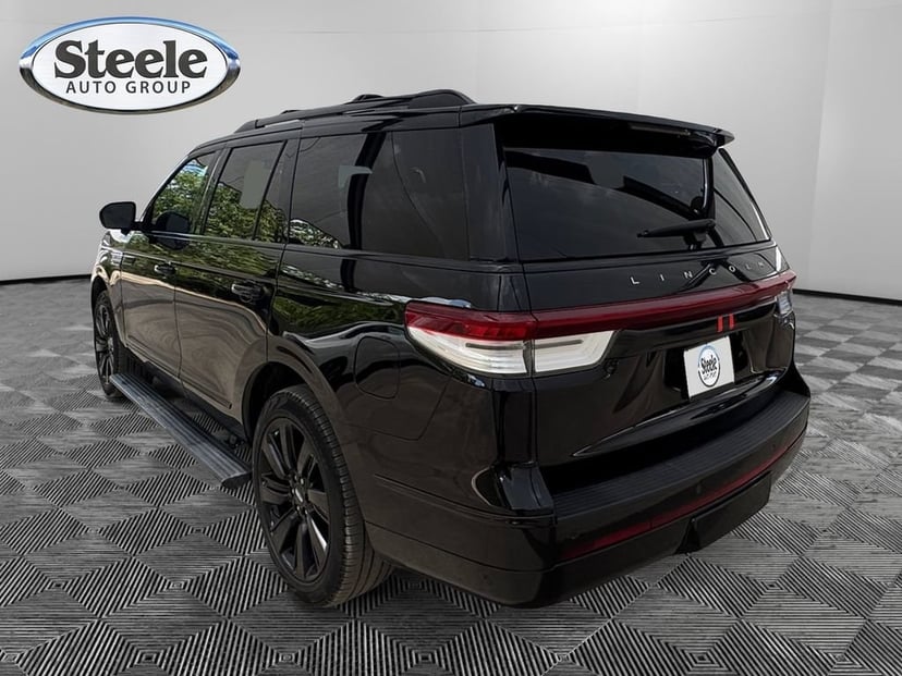 2023 Lincoln Navigator - Image 3