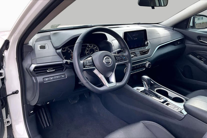 2022 Nissan Altima - Image 3