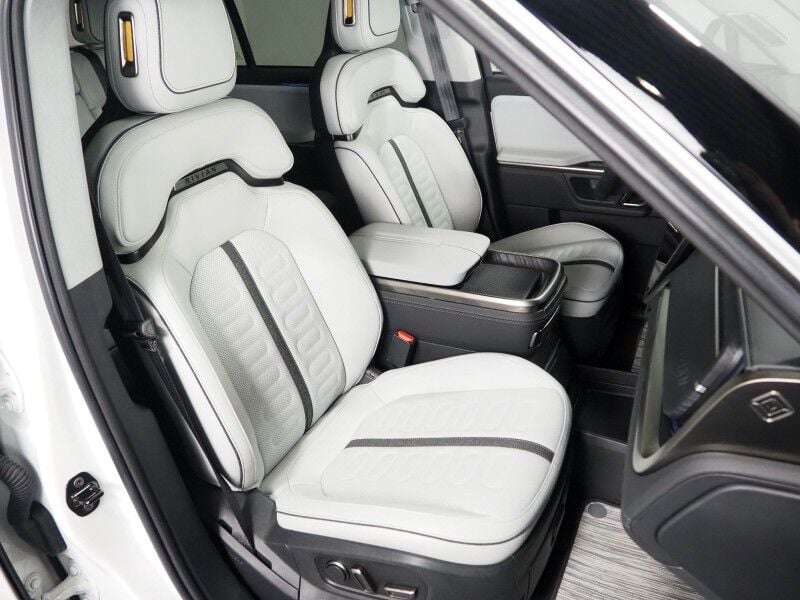 2024 Rivian R1S - Image 3