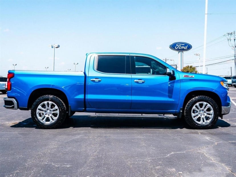 2022 Chevrolet Silverado - Image 2