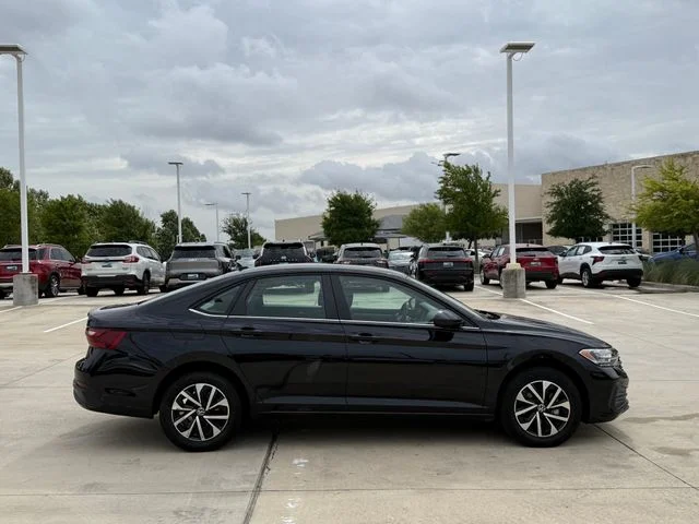 2024 Volkswagen Jetta - Image 3
