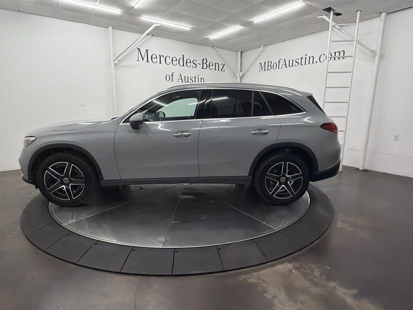 2027 Mercedes-Benz GLC - Image 2