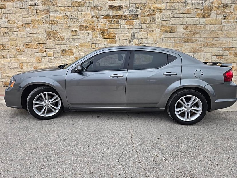 2013 Dodge Avenger - Image 2
