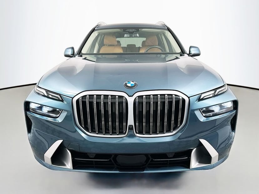 2024 BMW X7 - Image 2