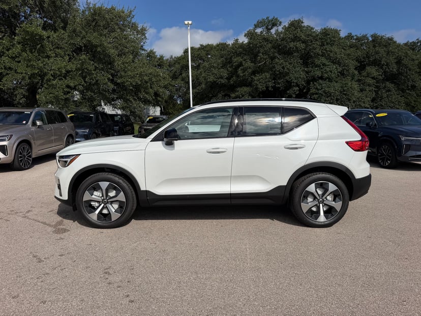 2026 Volvo XC40 - Image 2