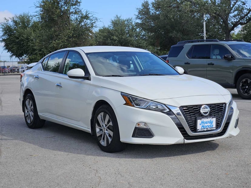 2019 Nissan Altima - Image 2