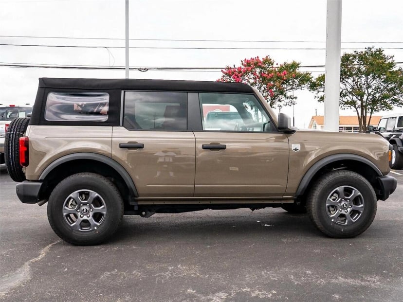 2025 Ford Bronco - Image 2
