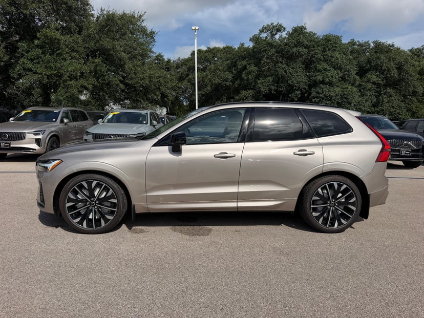 2026 Volvo XC60 - Image 3