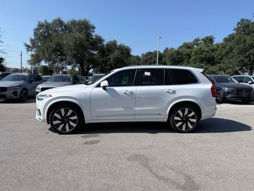 2023 Volvo XC90 - Image 2