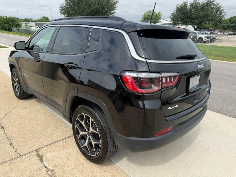 2025 Jeep Compass - Image 3