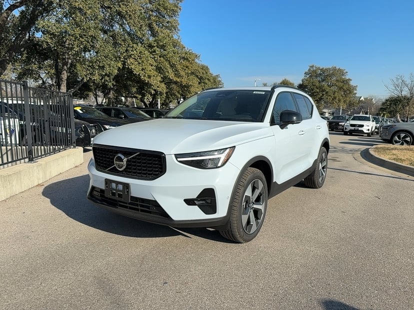2026 Volvo XC40 - Image 1