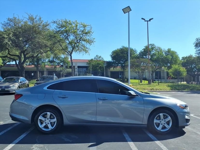 2025 Chevrolet Malibu - Image 1