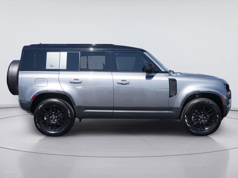 2023 Land Rover Defender - Image 2
