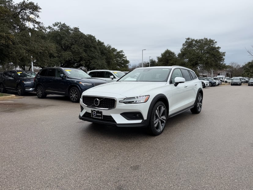 2026 Volvo V60 Cross Country - Image 1