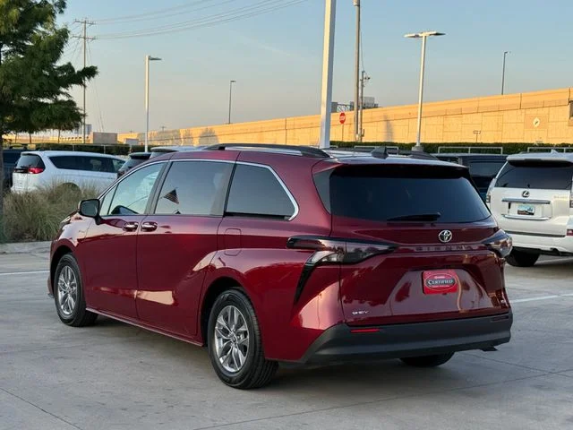 2026 Toyota Sienna - Image 2