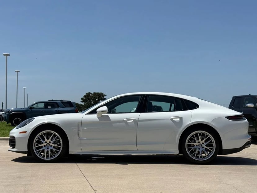 2021 Porsche Panamera - Image 2