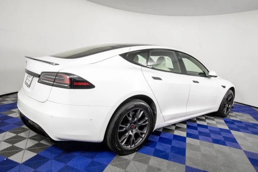 2022 Tesla Model S - Image 2