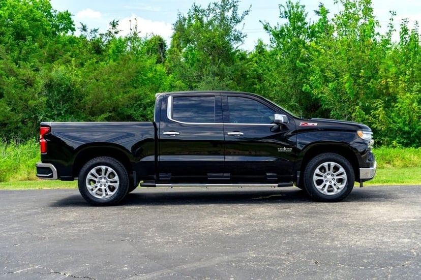 2022 Chevrolet Silverado - Image 2