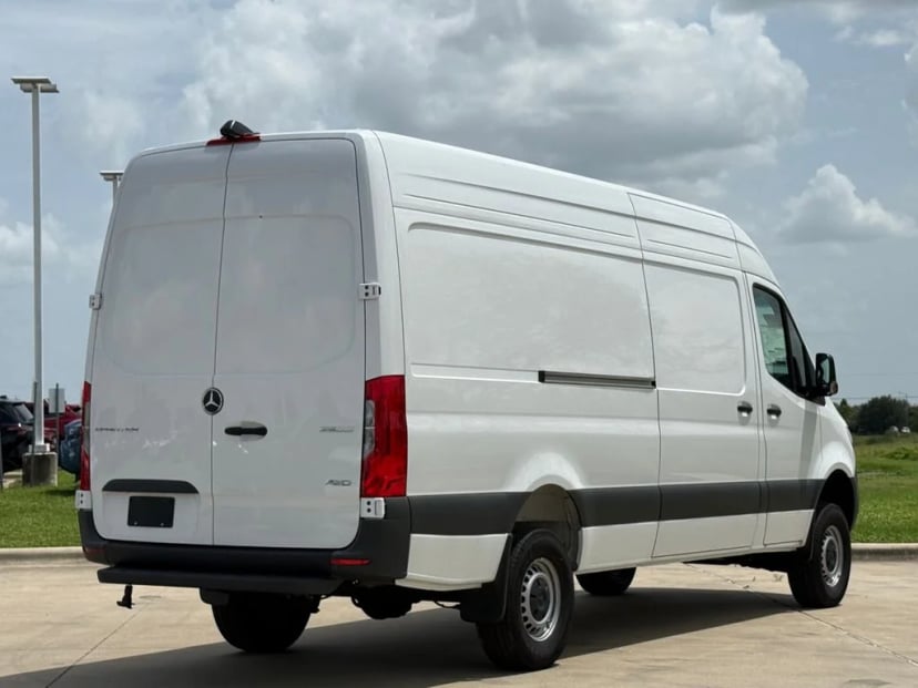 2025 Mercedes-Benz Sprinter - Image 3