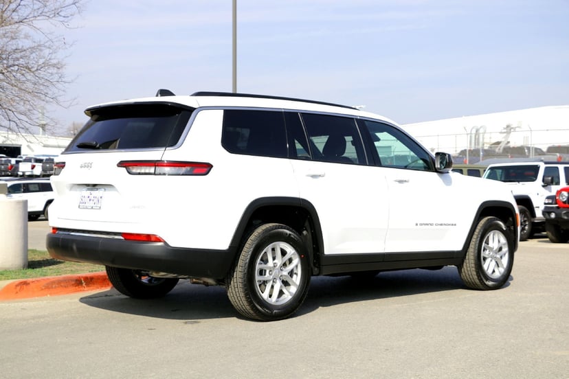 2025 Jeep Grand Cherokee L - Image 3